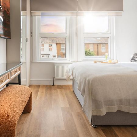 Newly Designed, 2Br Apt, 5Min From Northwood London Tube Station, Nato Hq, Ideal For Wembley, Warner Studio, Contractors Exteriér fotografie