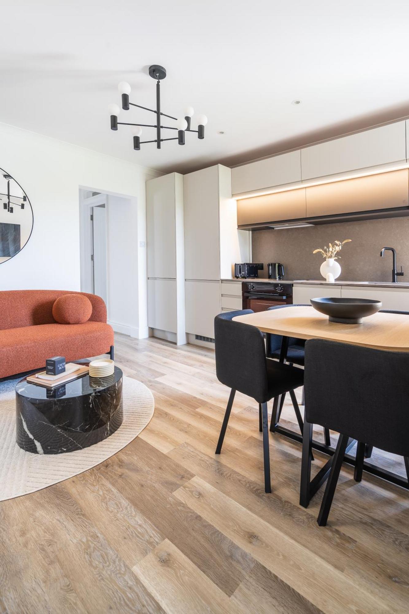 Newly Designed, 2Br Apt, 5Min From Northwood London Tube Station, Nato Hq, Ideal For Wembley, Warner Studio, Contractors Exteriér fotografie