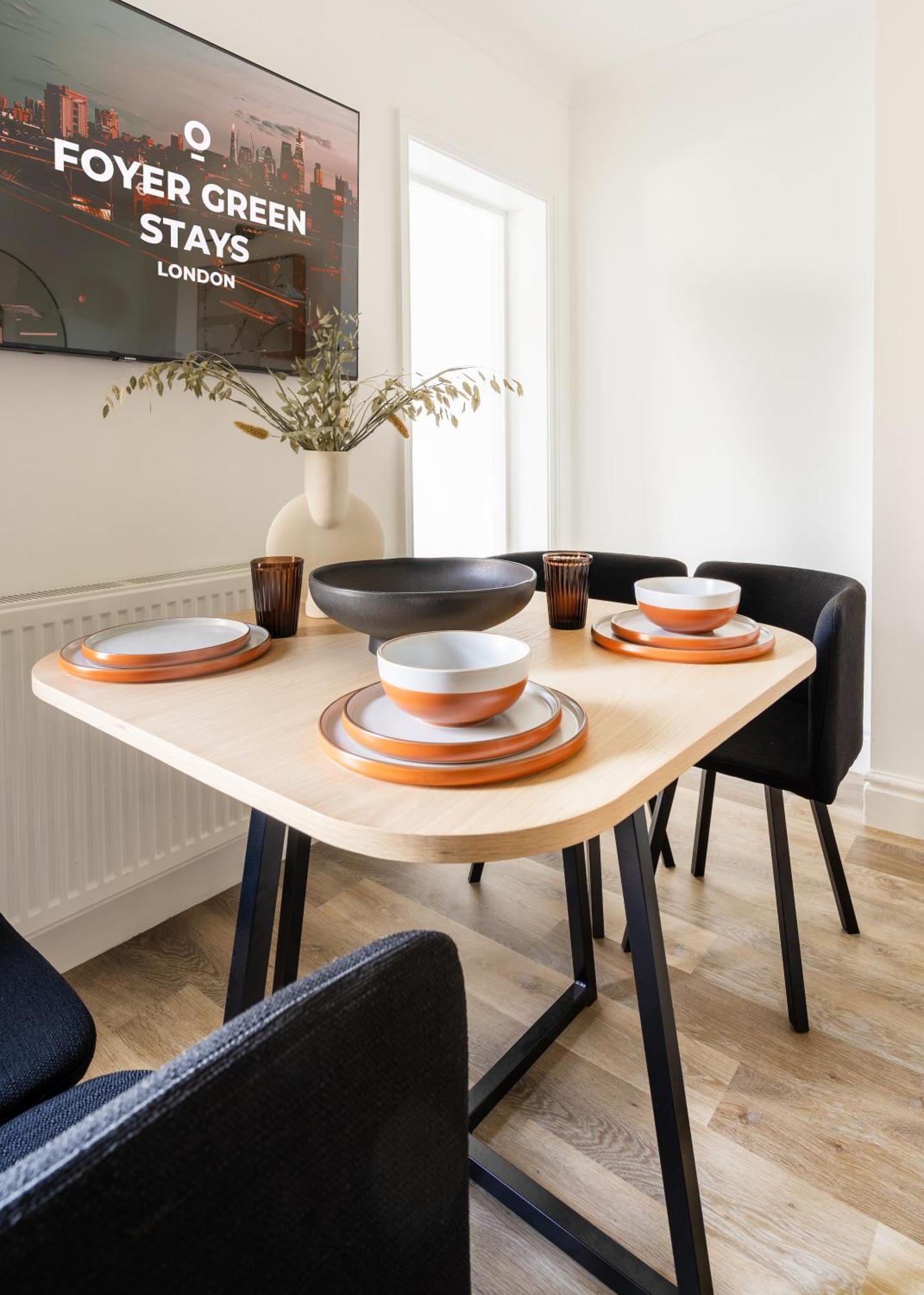 Newly Designed, 2Br Apt, 5Min From Northwood London Tube Station, Nato Hq, Ideal For Wembley, Warner Studio, Contractors Exteriér fotografie