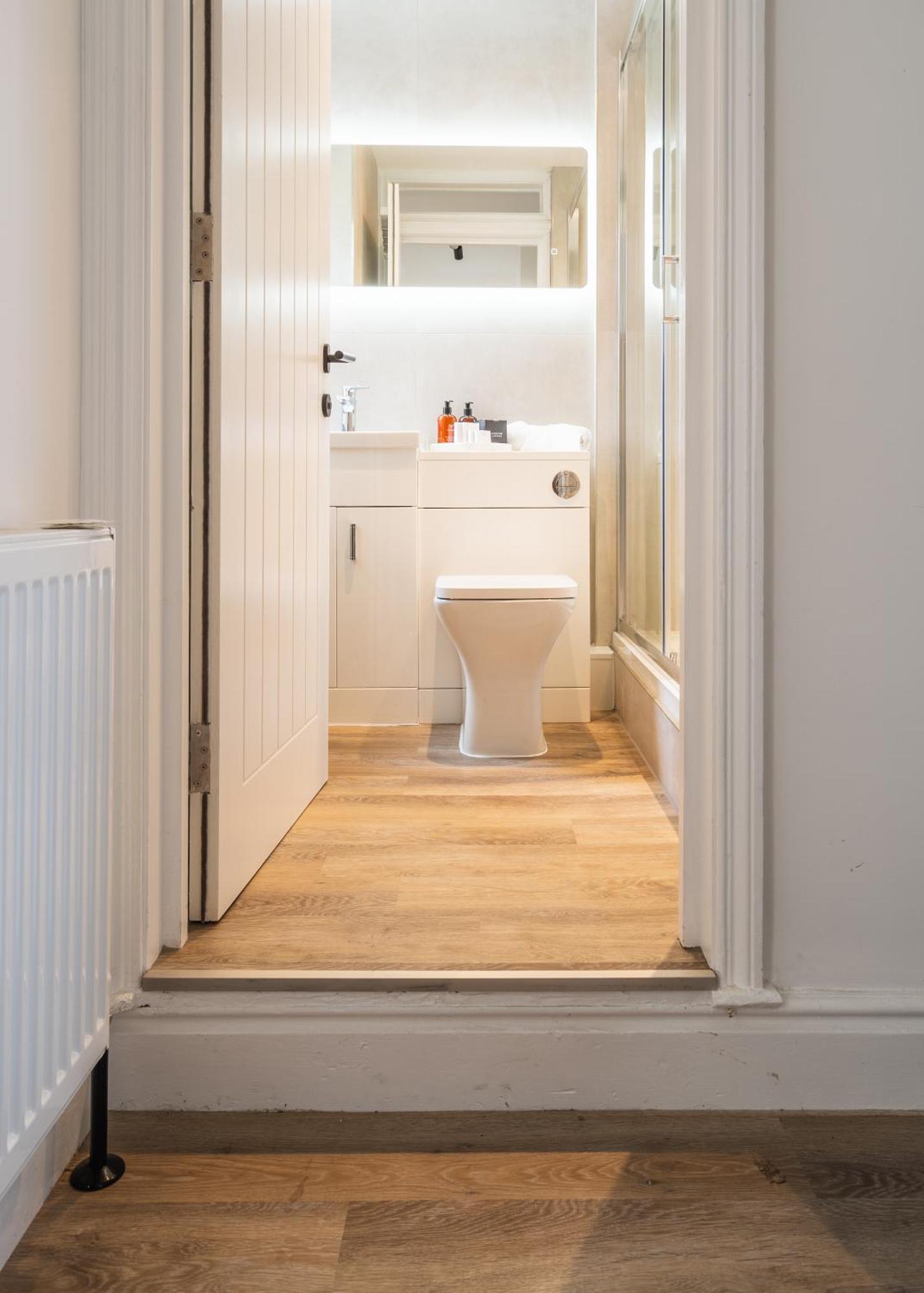 Newly Designed, 2Br Apt, 5Min From Northwood London Tube Station, Nato Hq, Ideal For Wembley, Warner Studio, Contractors Exteriér fotografie