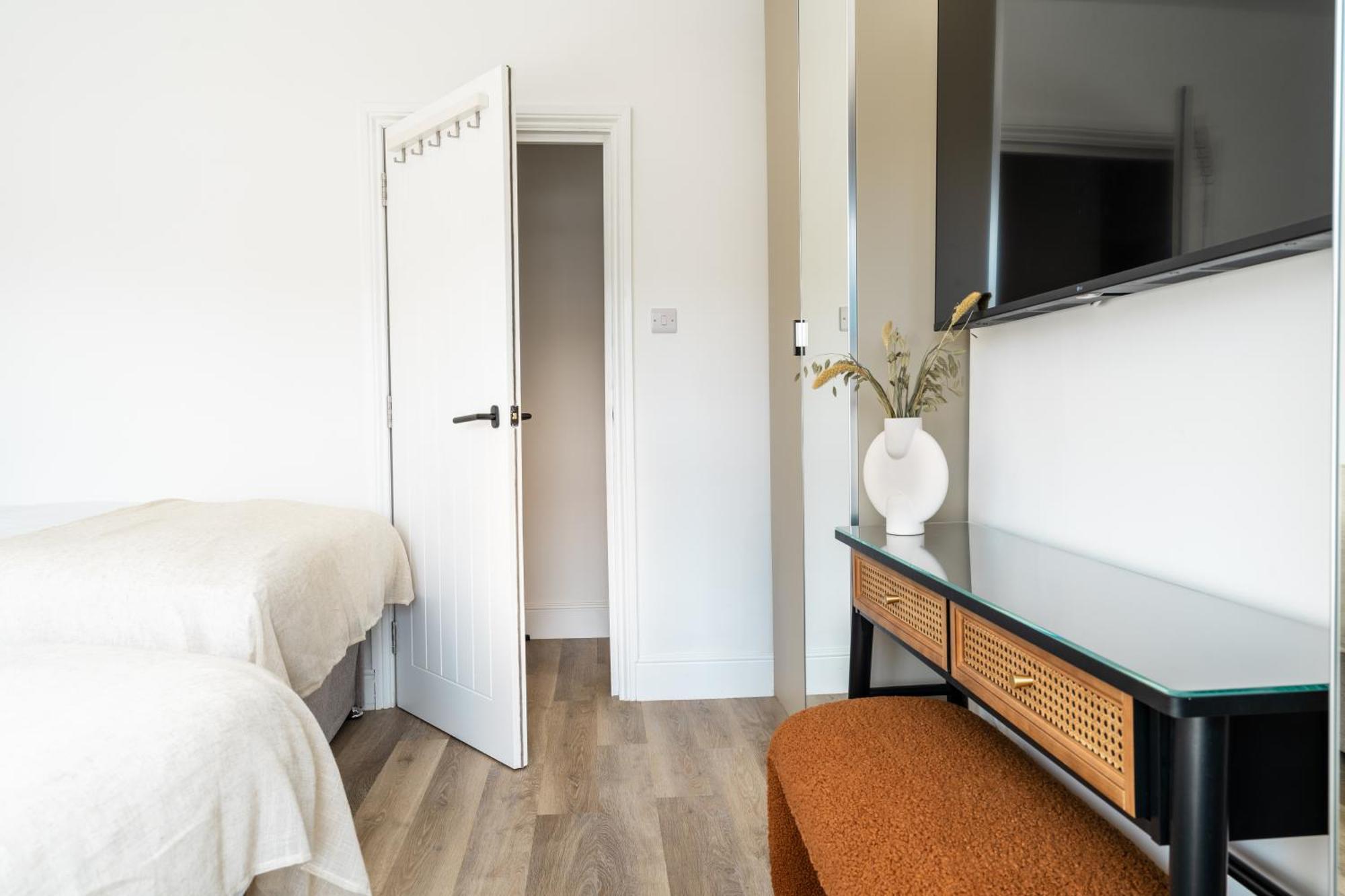 Newly Designed, 2Br Apt, 5Min From Northwood London Tube Station, Nato Hq, Ideal For Wembley, Warner Studio, Contractors Exteriér fotografie